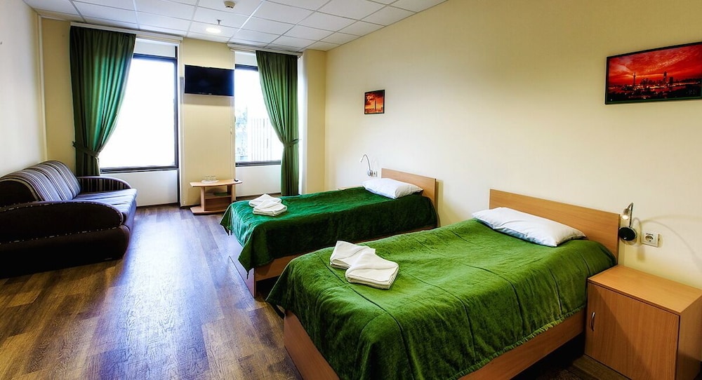 Standard Room, Multiple Beds, Non Smoking, Club Lounge Access