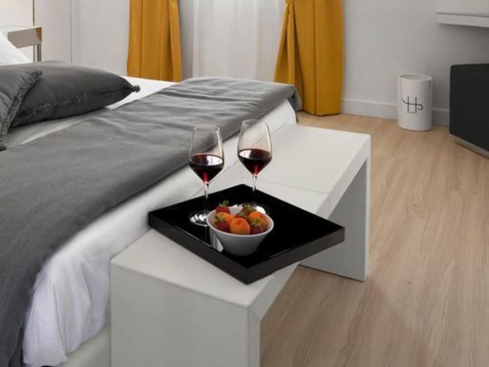 Deluxe Suite, 1 Queen Bed, Hot Tub - Photo 5