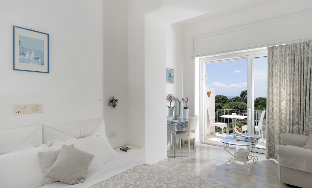 Premier Room, 1 Bedroom, Non Smoking, Sea View thumbnail 5