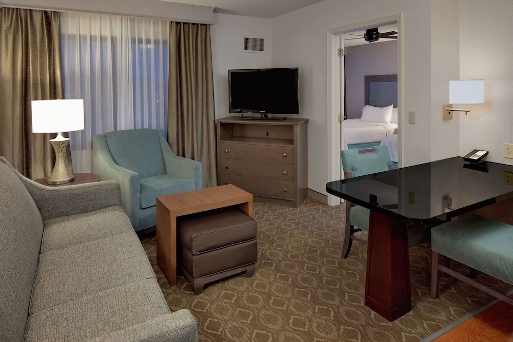 Suite, 1 Bedroom (Mall View) - Photo 2