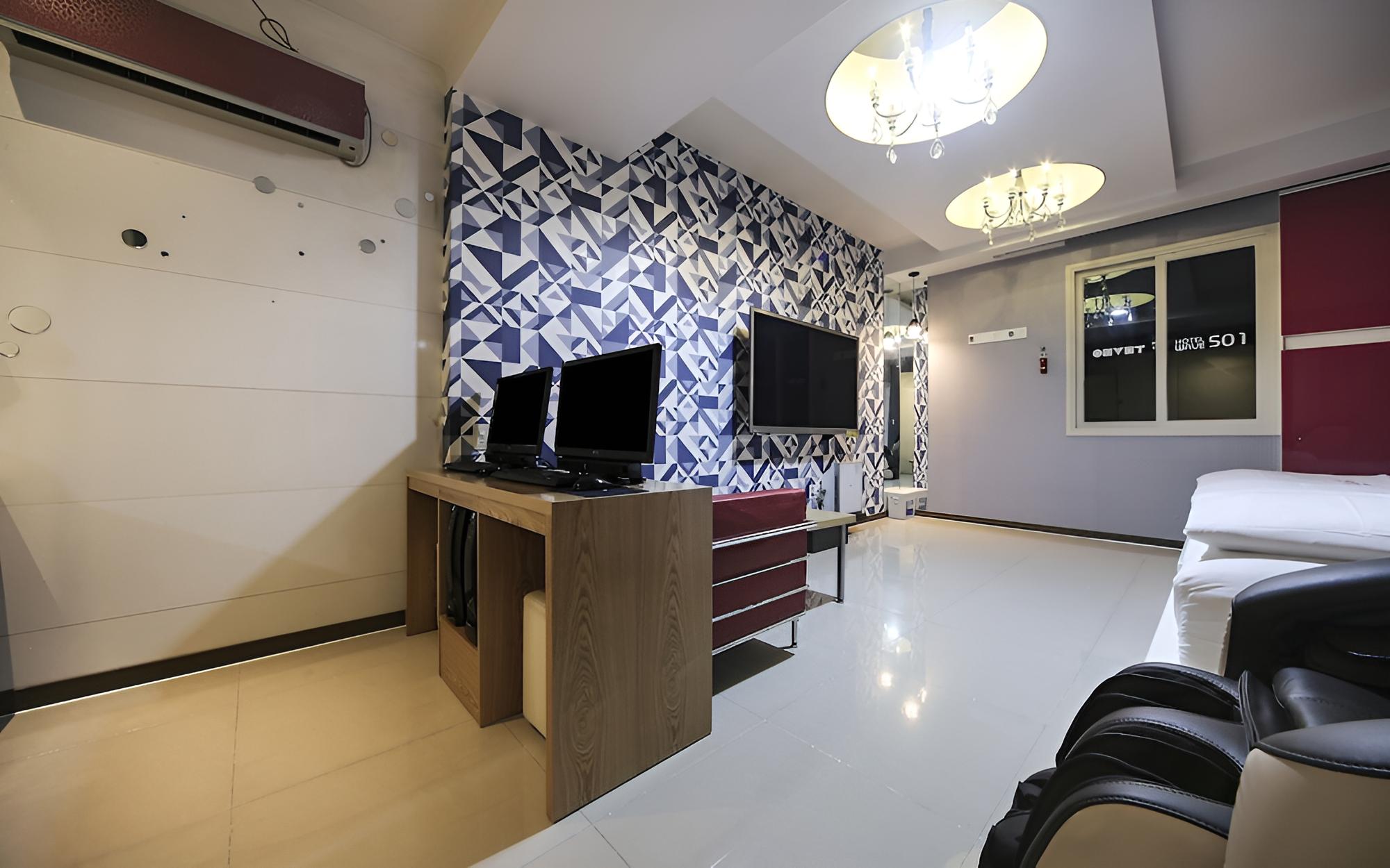 Room (VIP (couple PC spa massage chair bide) photo 3