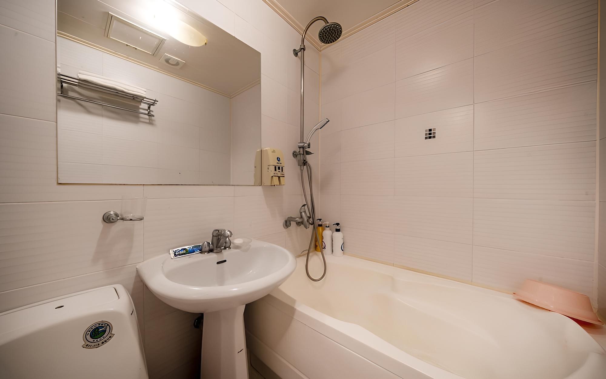 Room (Standard Room) - Photo 16