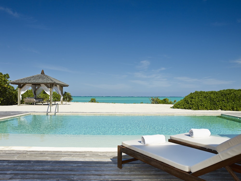 3 Bedroom Beach House - Photo 1