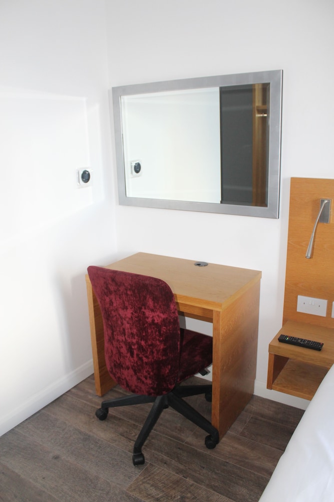 Standard Double Room thumbnail 6