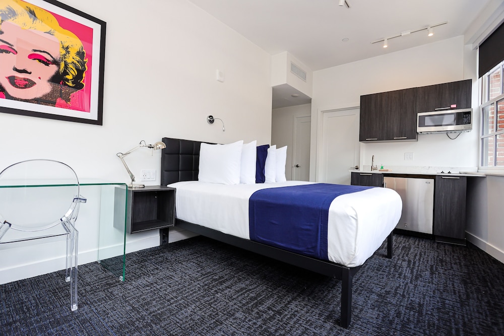 Deluxe Room (3rd Floor - #302)