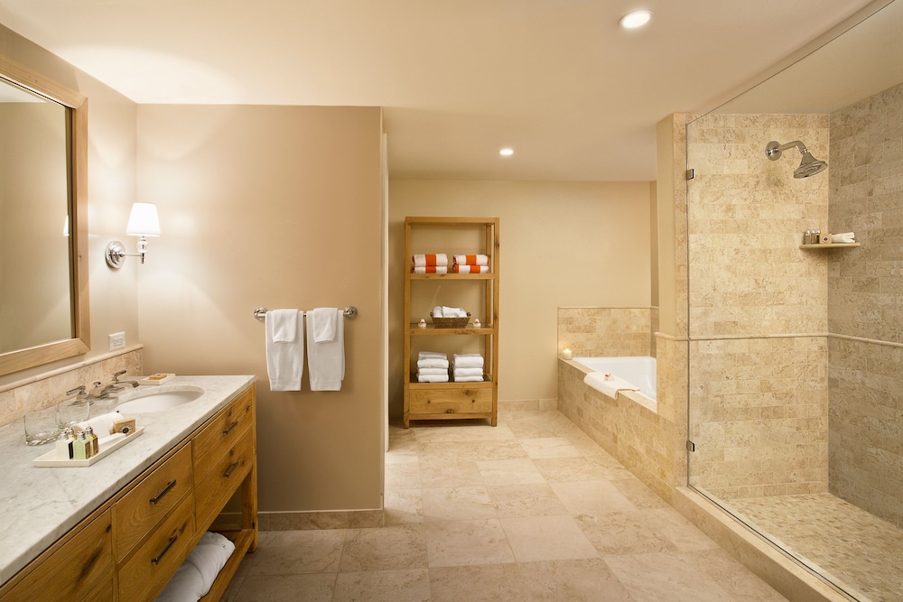 Suite, Patio (Pool, King) - Photo 5