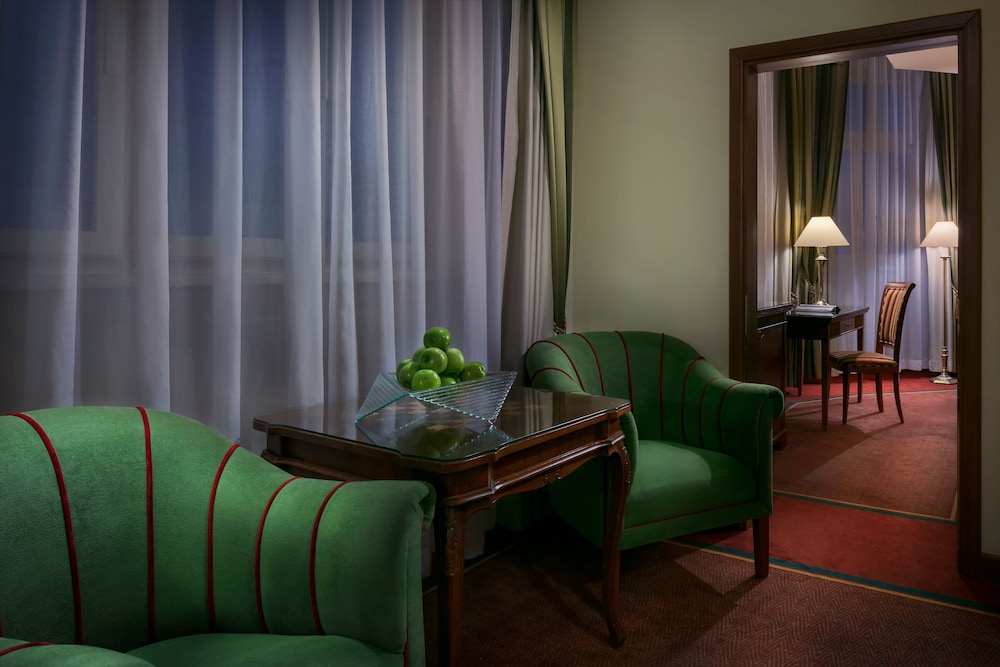 Junior Suite (Gala Dinner Included)