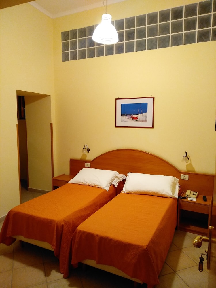 Economy Double or Twin Room (no windows) - Photo 1