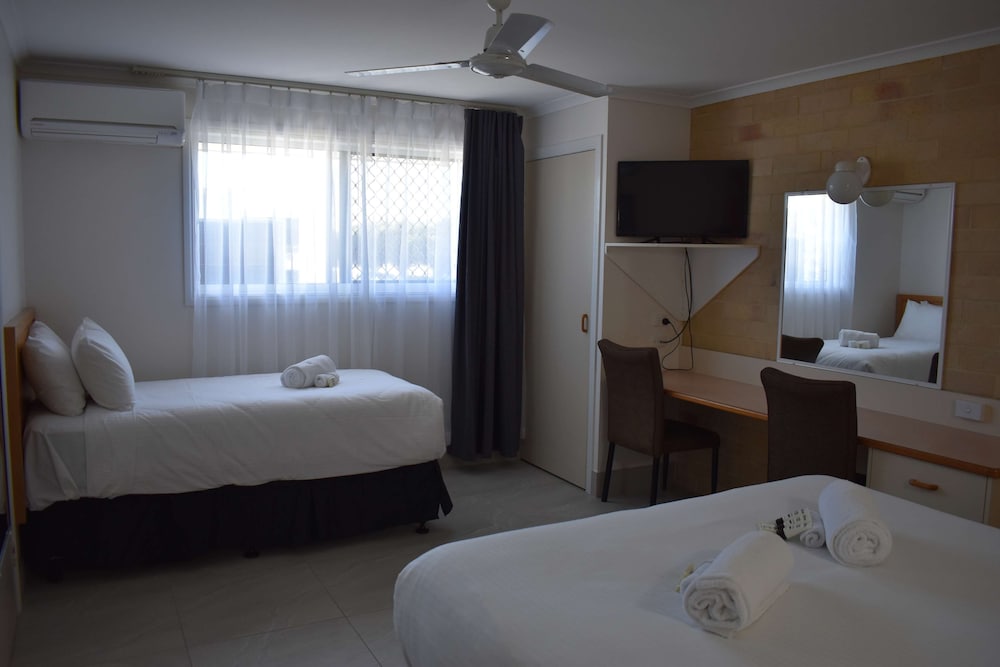 Suite, Multiple Beds, Non Smoking, Balcony - Photo 4