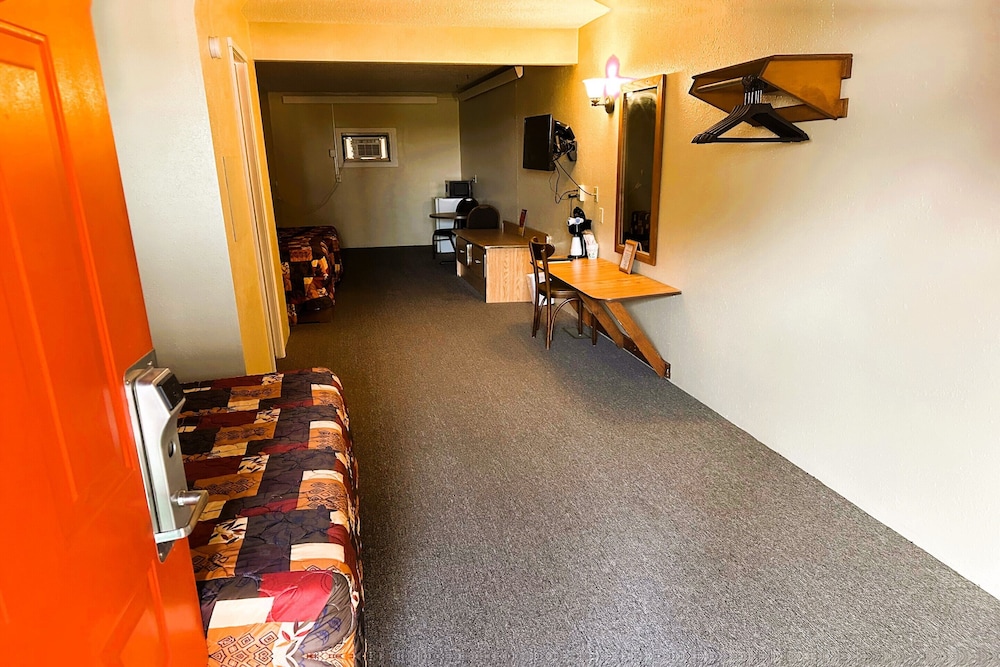 Room, Multiple Beds - Photo 3