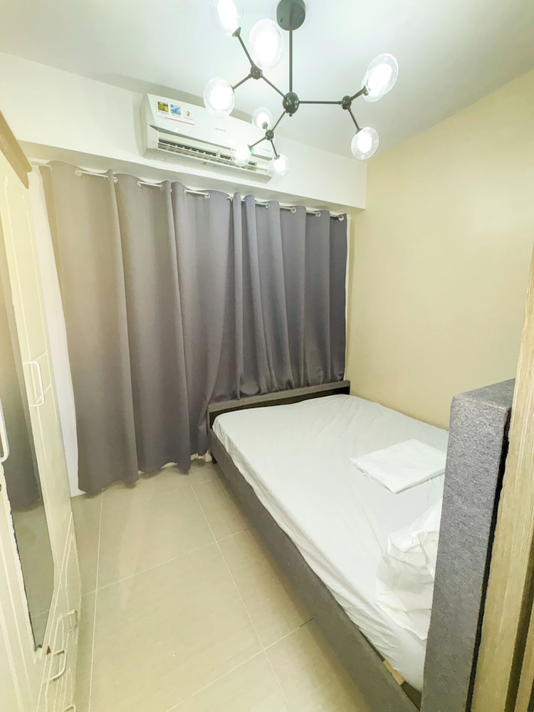 Panoramic Condo, Pool Access, Pool View photo 2