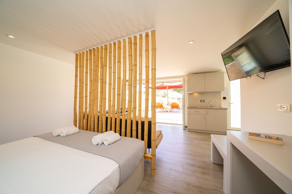 Premium Studio, Pool View photo 1