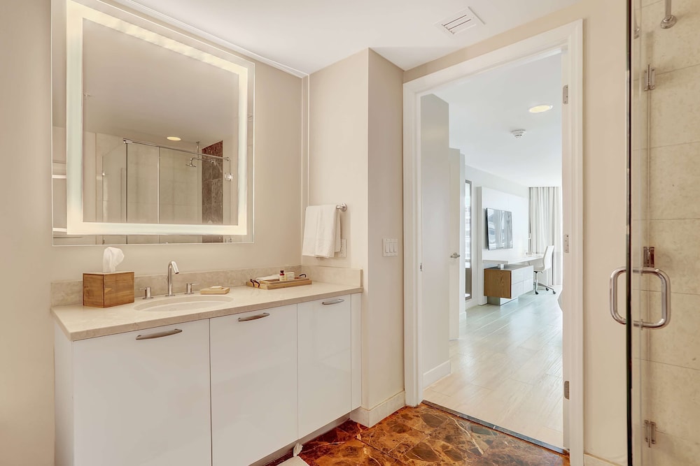 Suite, Multiple Beds - Photo 5