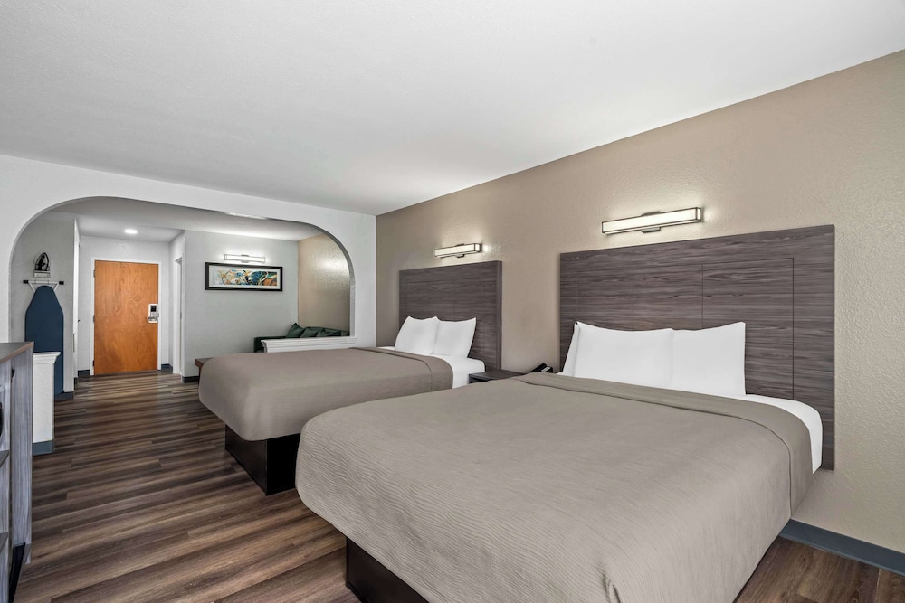 Suite, 2 Queen Beds, Non Smoking - Photo 6