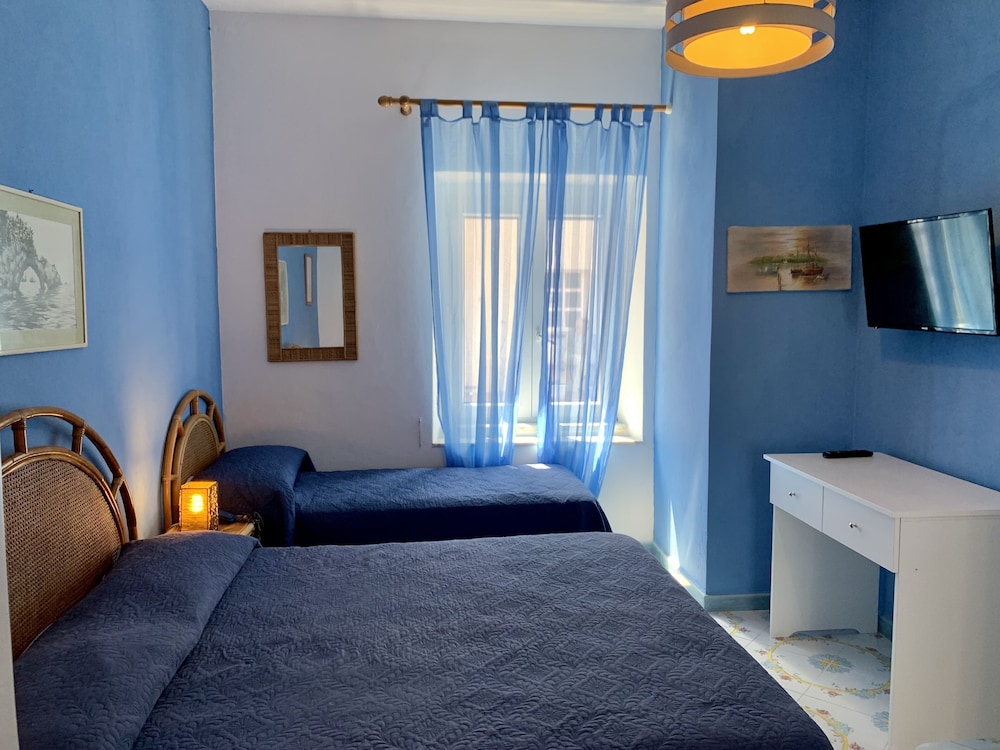 Economy Triple Room, Multiple Beds