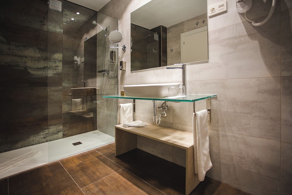 Standard Double Room, Balcony - Photo 6