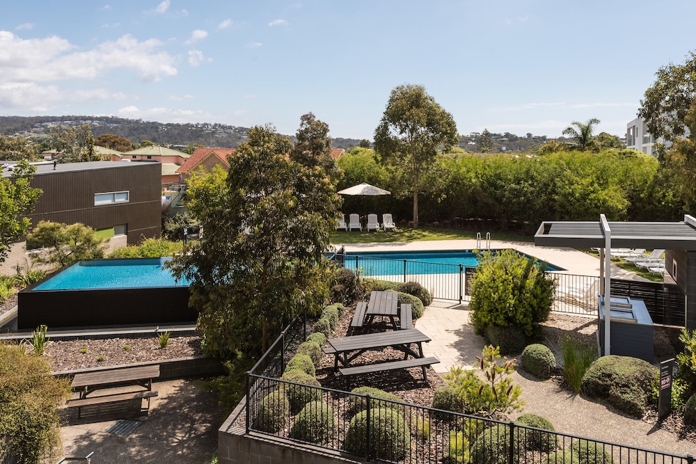 Two Bedroom Poolview Apartment - Photo 2