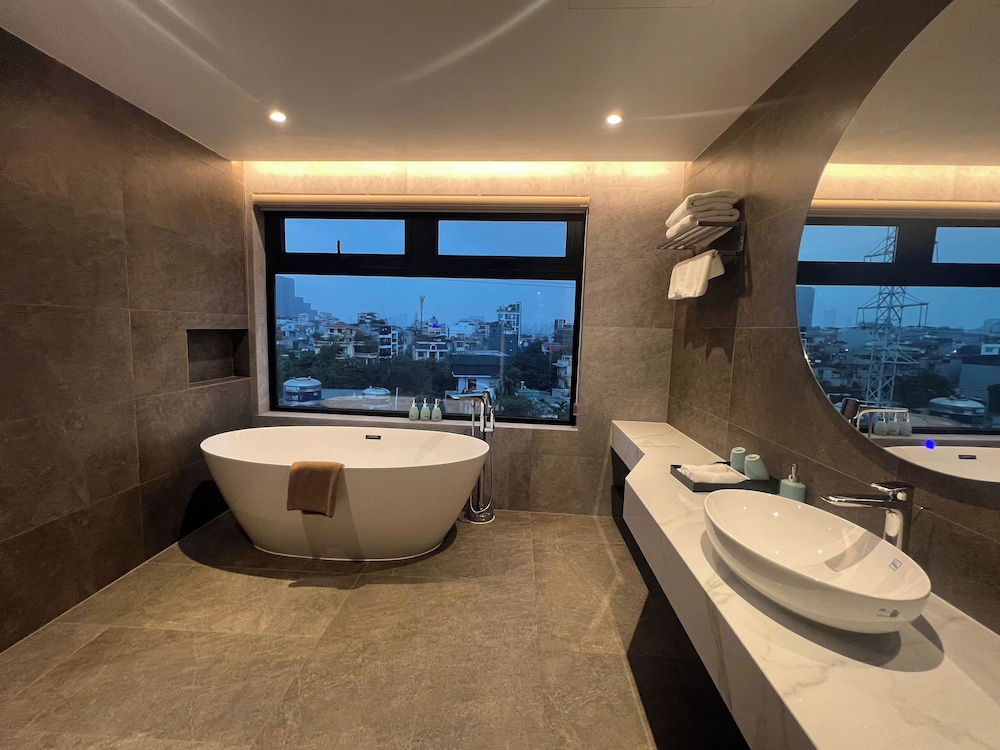 Junior Suite With Panoramic City View, Balcony