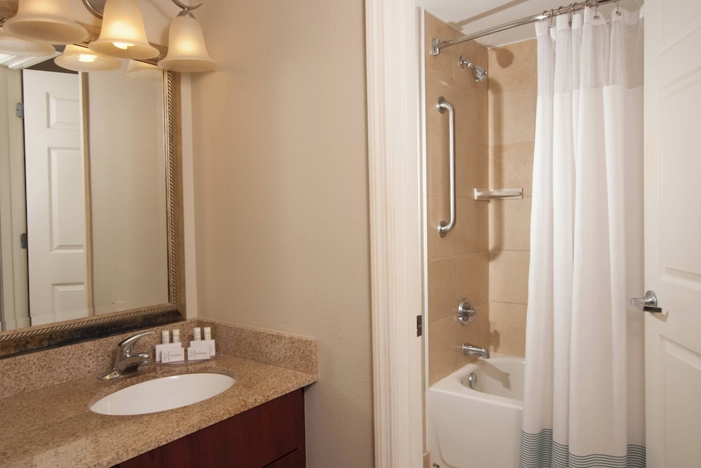 Suite, 2 Bedrooms - Photo 5