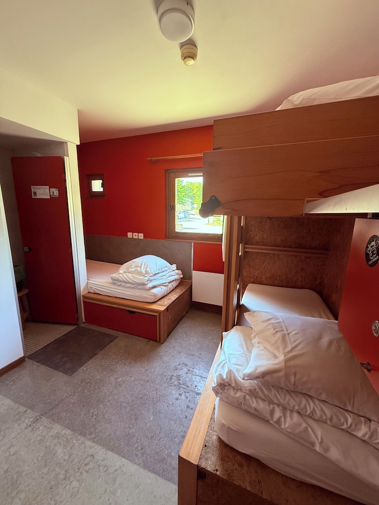 Triple Room with Ensuite Shower - Shared Toilets photo 1
