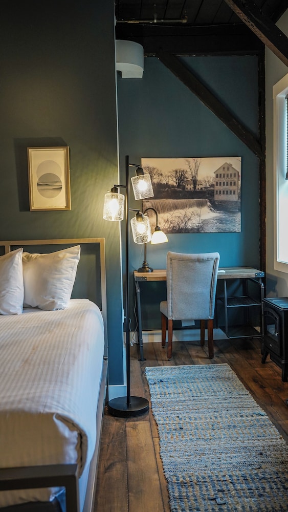 Room (The Amherst Room)