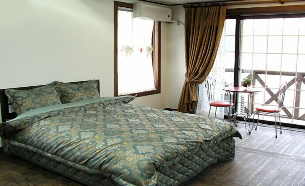 Double Room (Pulbeolraesori) photo 1