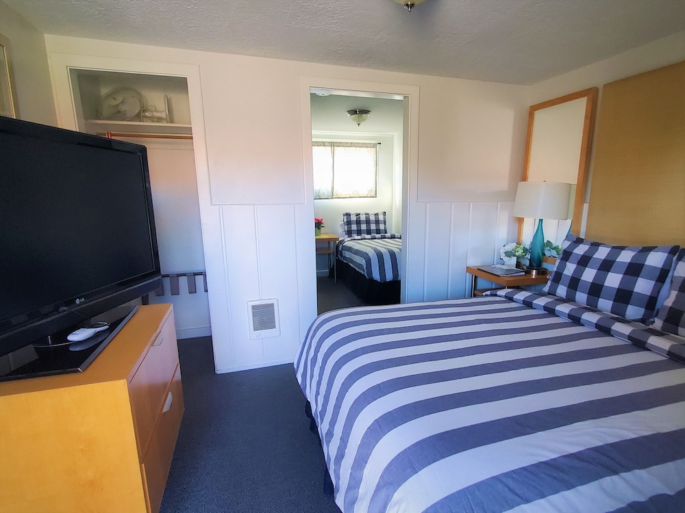 Standard Room (Highline Deluxe 1Q/1T)