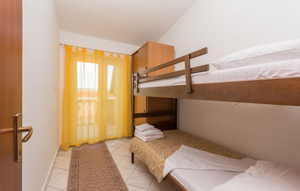 Apartment (A2)