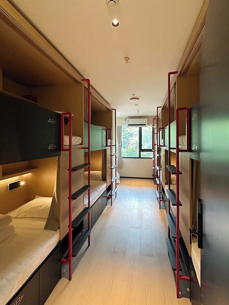 Comfort Shared Dormitory, Women only