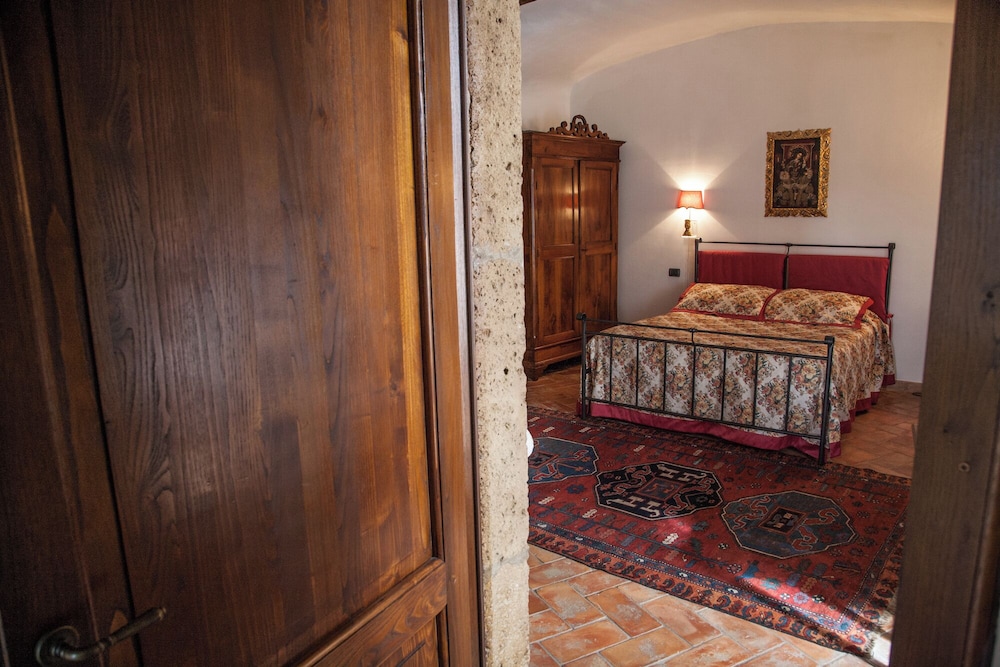Grand Suite, Multiple Beds, Jetted Tub, Valley View (100-300 meters from check-in location) photo 3
