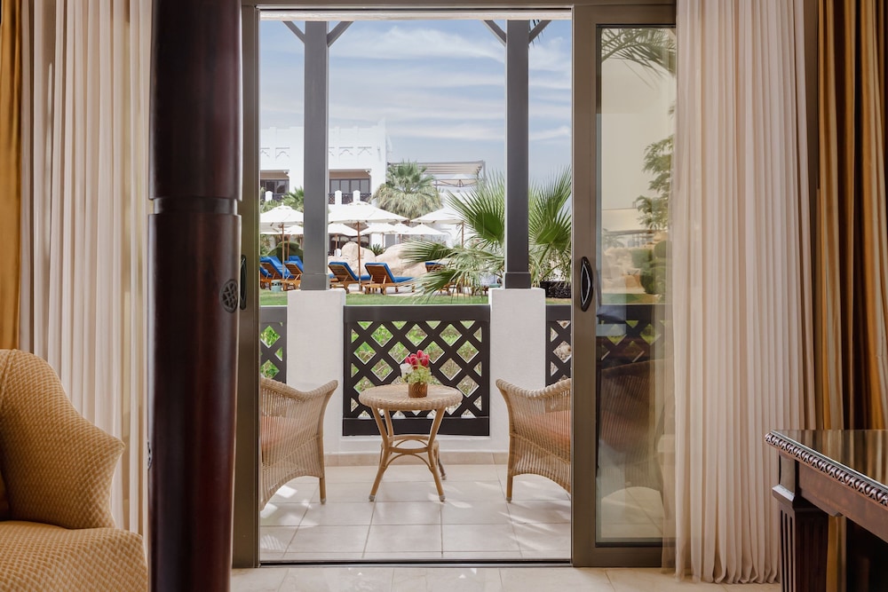 Deluxe Room, 1 King Bed, Pool View - Photo 2