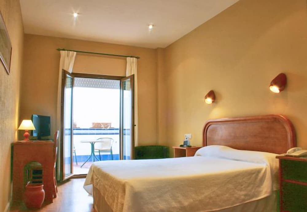 Double Room - Photo 3