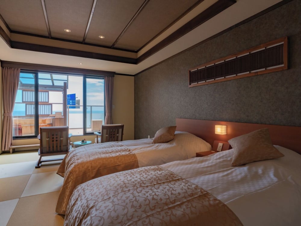 Superior Twin Room, Balcony, Ocean View (Retro Modern, Corner room)
