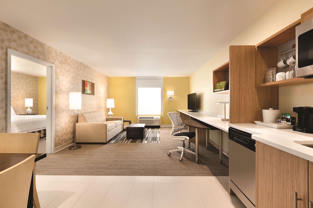 Suite, 1 King Bed, Accessible, Bathtub (Mobility & Hearing) photo 1