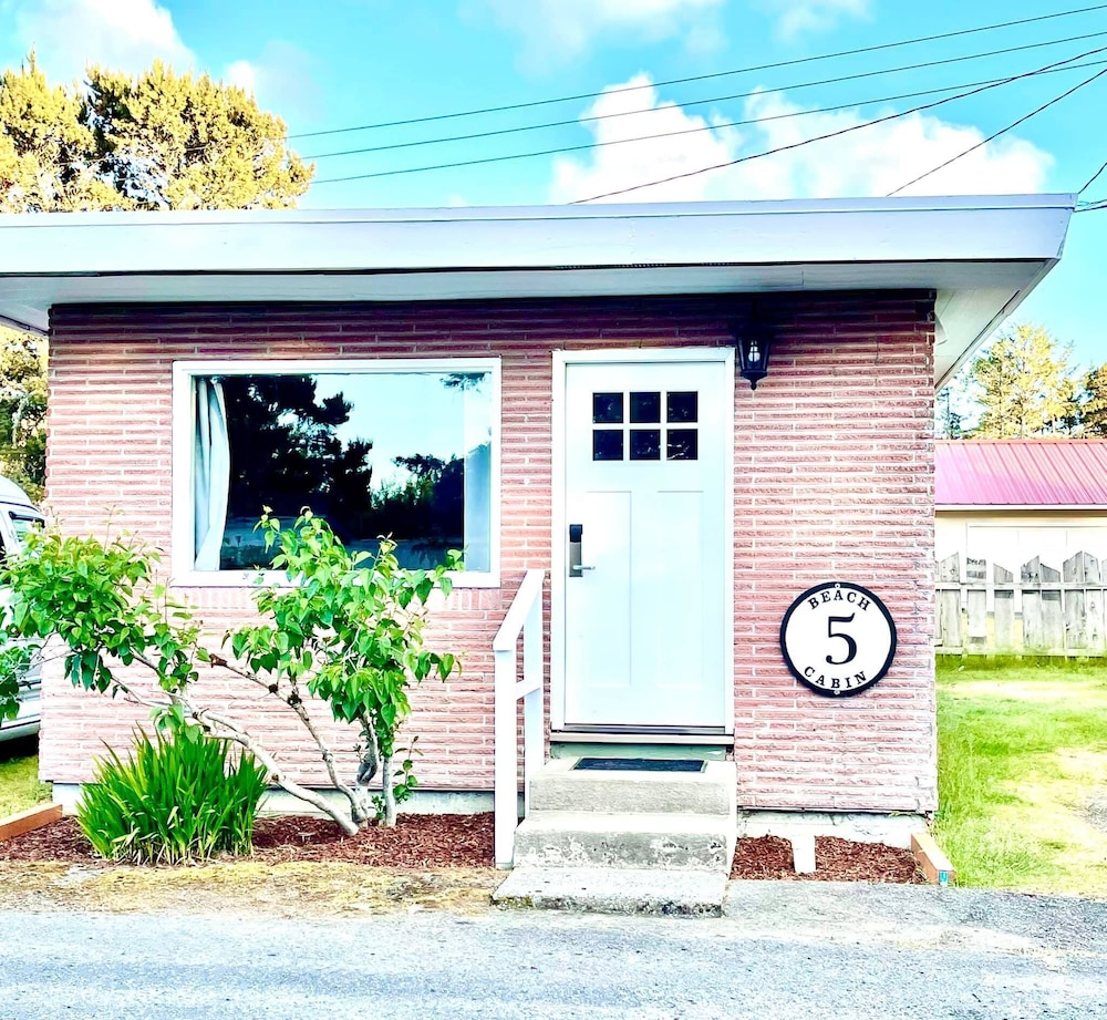 Family Cabin, 1 Bedroom (Pet and Child Friendly)