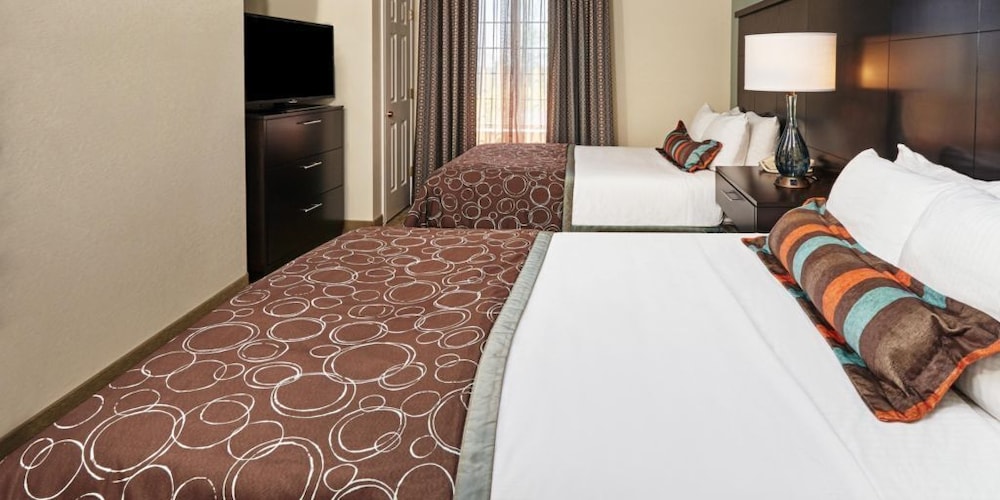 Suite, 2 Bedrooms, Kitchen (2 Bathrooms) photo 3
