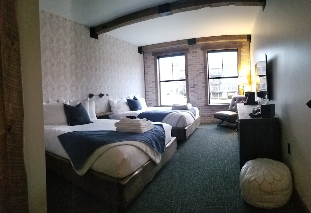 Standard Room, 2 Queen Beds, Accessible - Photo 1