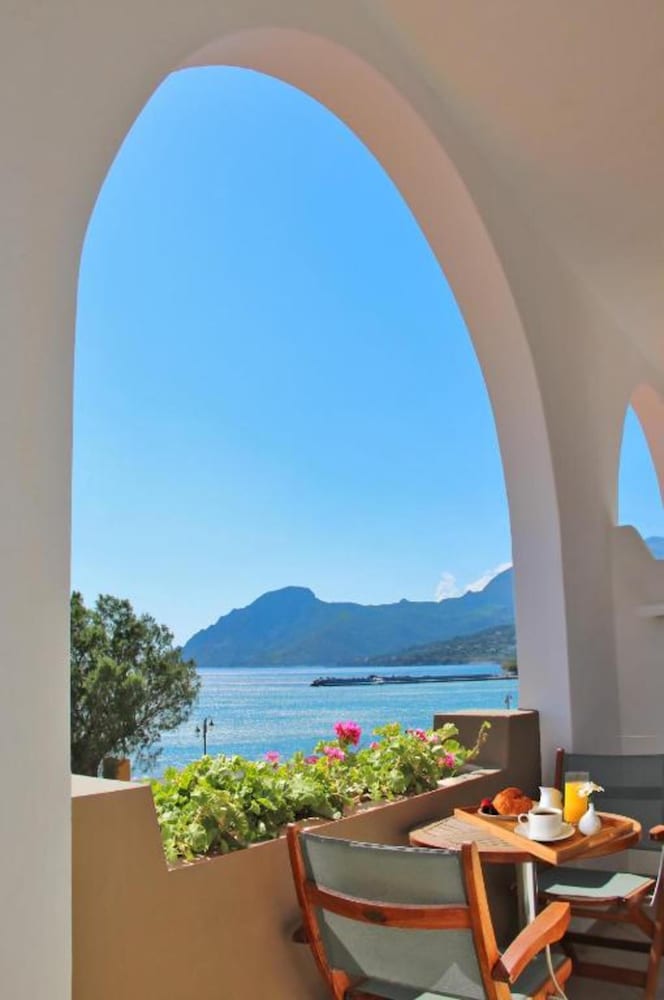 Superior Double or Twin Room, Sea View photo 2