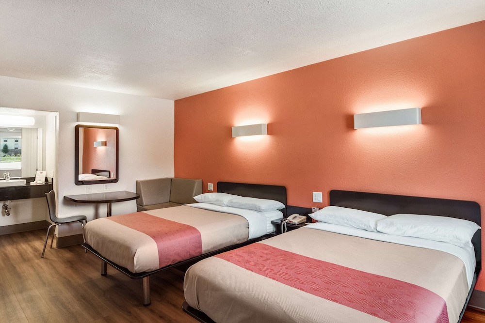 Deluxe Room, 2 Double Beds, Non Smoking, Refrigerator & Microwave