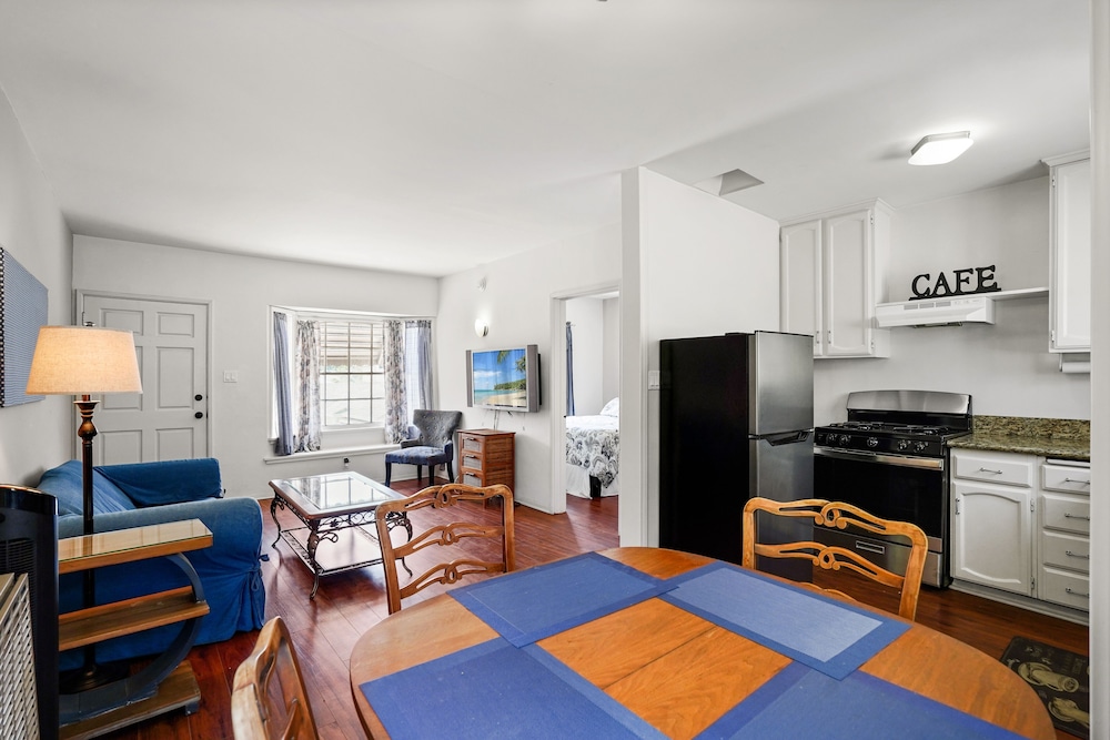 Deluxe Apartment, 1 Queen Bed, Kitchen photo 2
