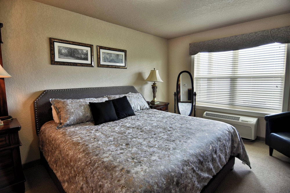 Condo, 1 King Bed with Sofa bed, Patio