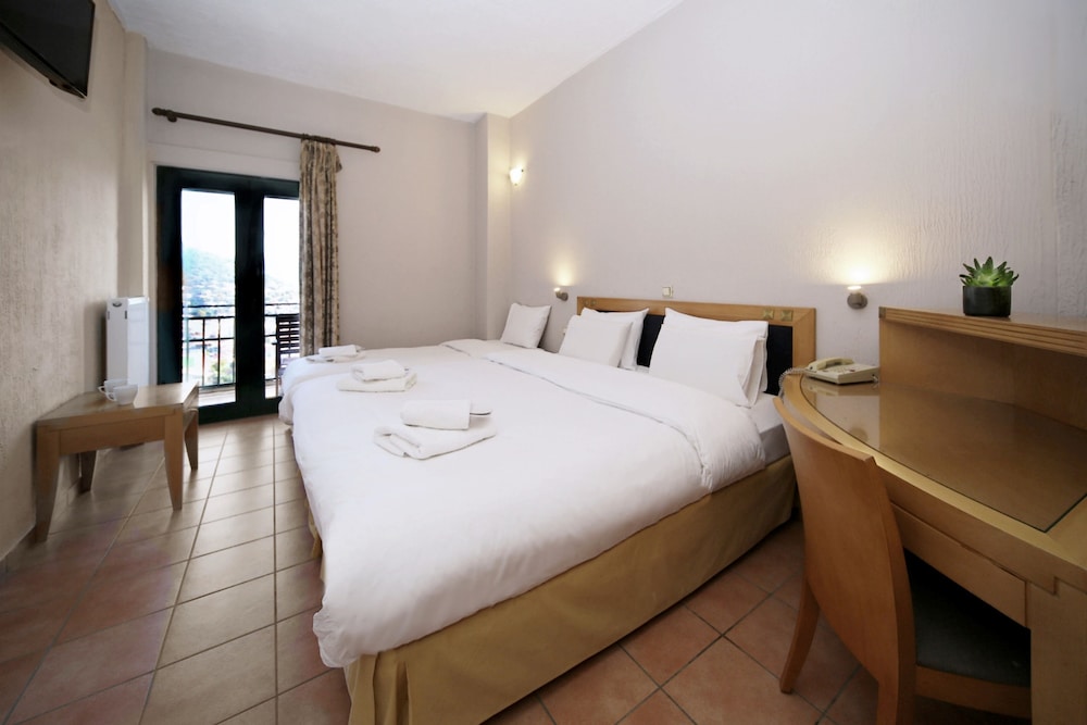 Superior Triple Room photo 2