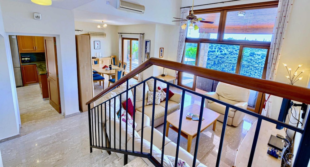 Villa photo 1