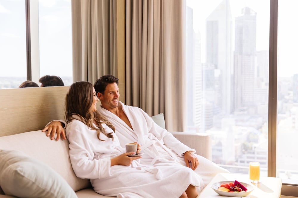 Club Room, 1 King Bed thumbnail 5