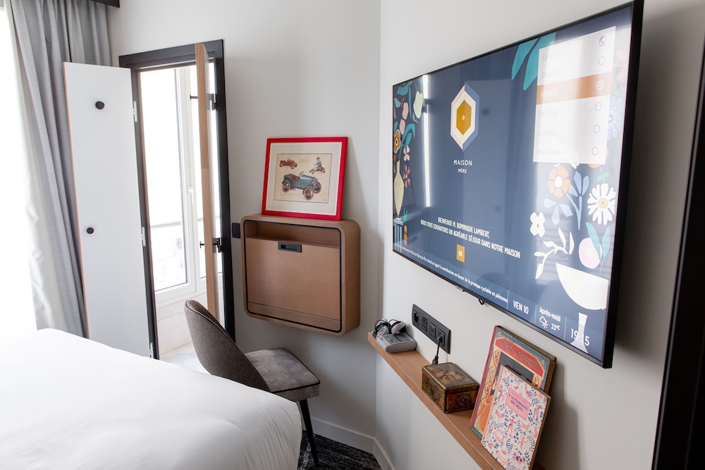 Petite Room thumbnail 5