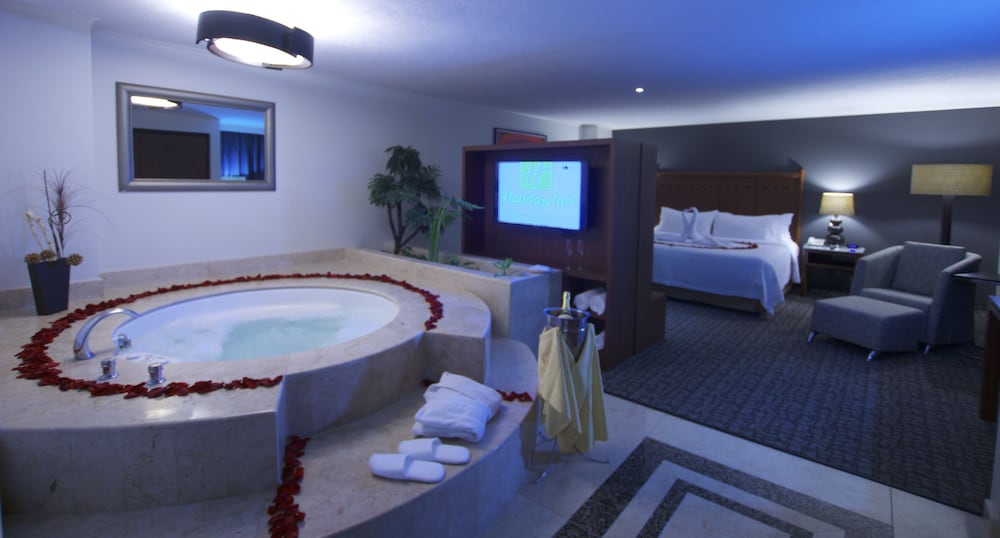 Executive Suite, 1 King Bed, Non Smoking thumbnail 6