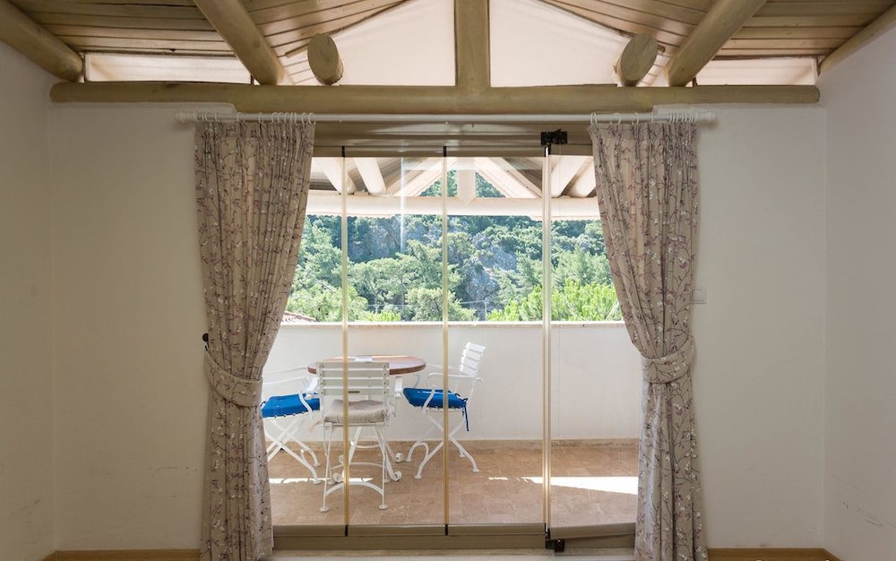 Executive Suite Room with Balcony and Forest View photo 3