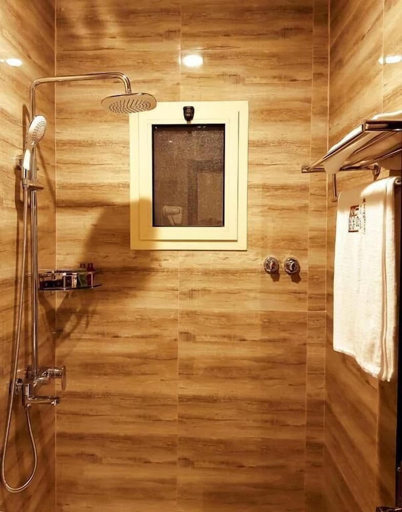 Deluxe Room - Photo 2