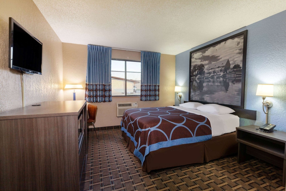 Standard Room, 1 Queen Bed - Photo 3
