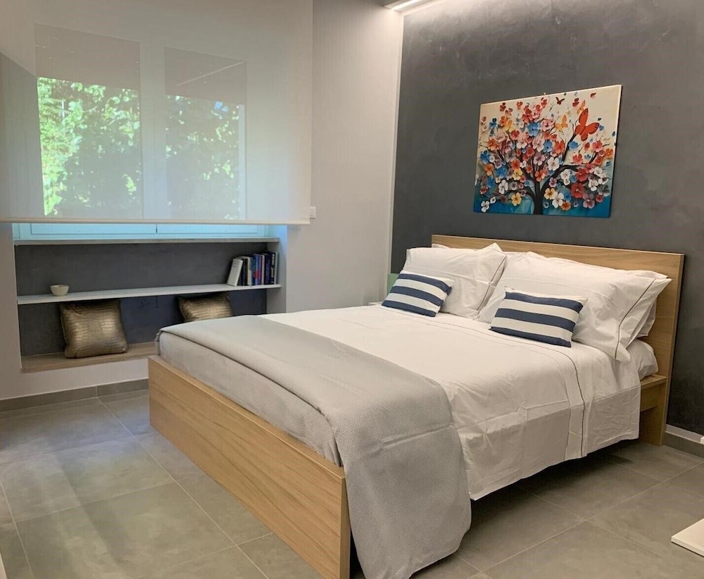 Superior Studio, 1 King Bed with Sofa bed, Garden View photo 3